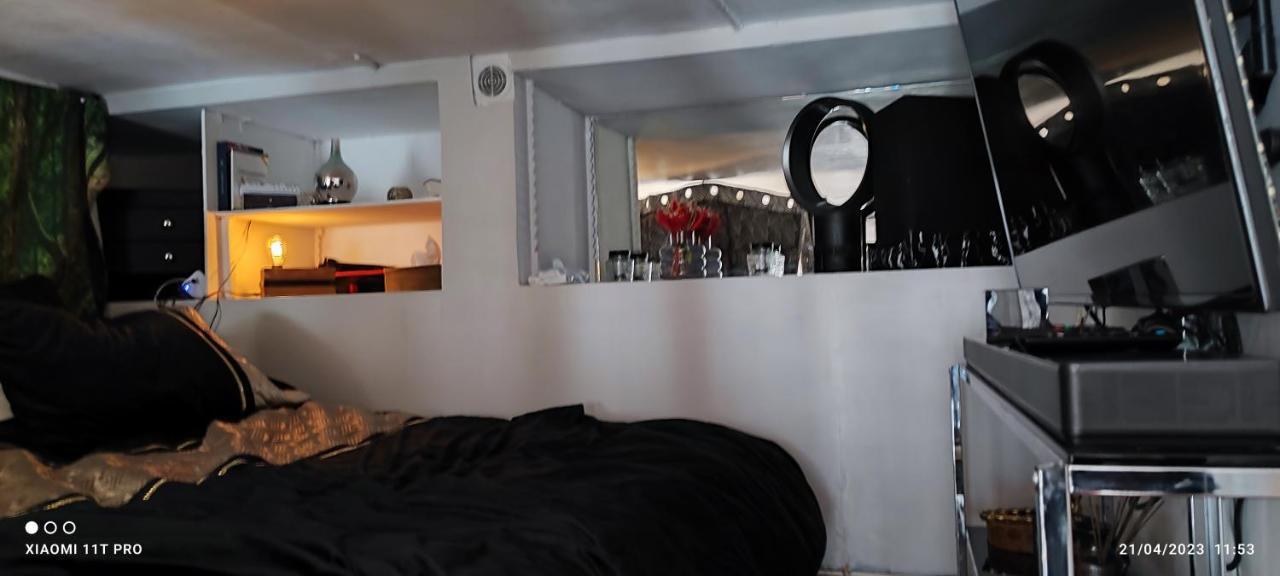 Magnifique studio au coeur du Marais Paris Extérieur photo